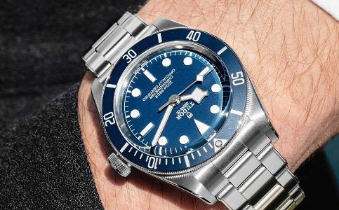 帝舵石家莊維修店(帝舵手表表殼內除塵)