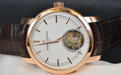 江詩(shī)丹頓手表官網(wǎng)售后（江詩(shī)丹頓手表多久保養(yǎng)一次）