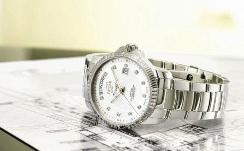 英納格手表保養（英納格表玻璃出現起霧現象）